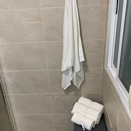 Apartamento Hub Cuesta Del Rosario * סביליה